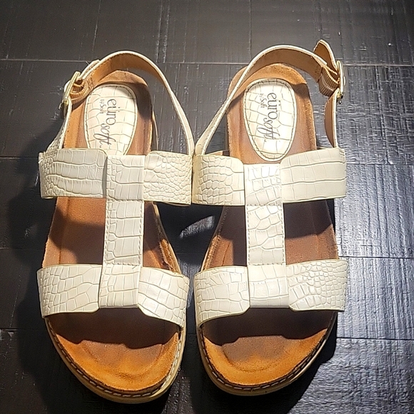 Euro Soft by Sofft Cream Crocodile Sandals Women's Size 8M - Picture 2 of 9